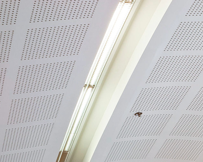 КНАУФ-ДАНОЛАЙН акустические подвесные потолки и стеновые панели из гипсокартона
